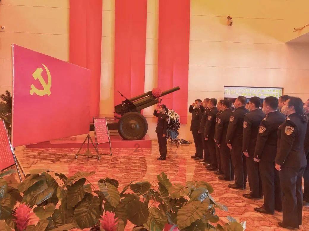 逃出林中村
